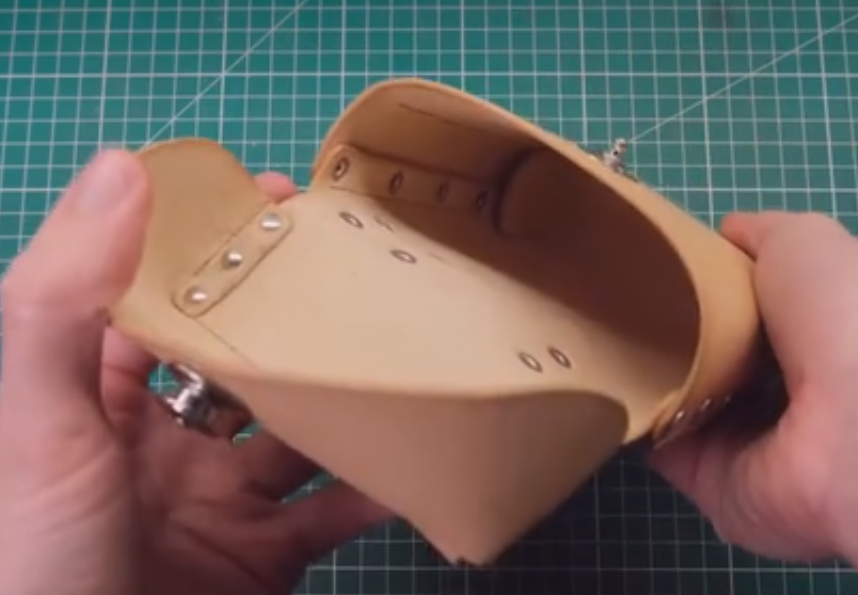 새로운 일본 스틸 블레이드 나무 다이 휴대 전화 포켓  - Leathercraft Japan 리뷰 및 가격